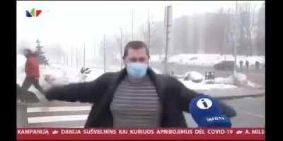 vyras pasako tiesą apie pandemiją (Be laimingos pabaigos)