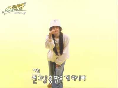 Dahyun in her Y2K concept