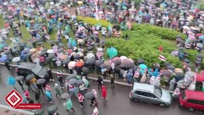 Traditional Sunday protest crowd in Minsk centre today