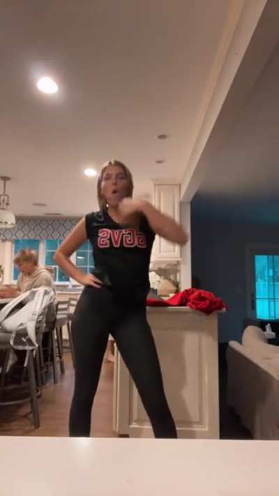 feeling horny follow😘