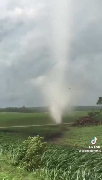 Midwestern man films tornado within a few feet of him