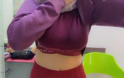 Hi, i'm your new personal trainer [gif]