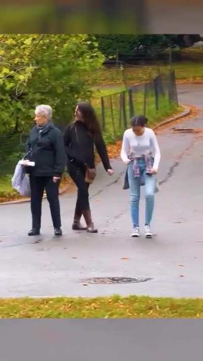 Never hold on, mate!