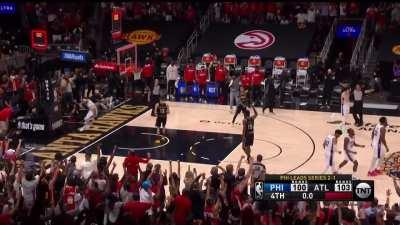 [Highlight] Curry's game tying 3 rims out and Hawks win!