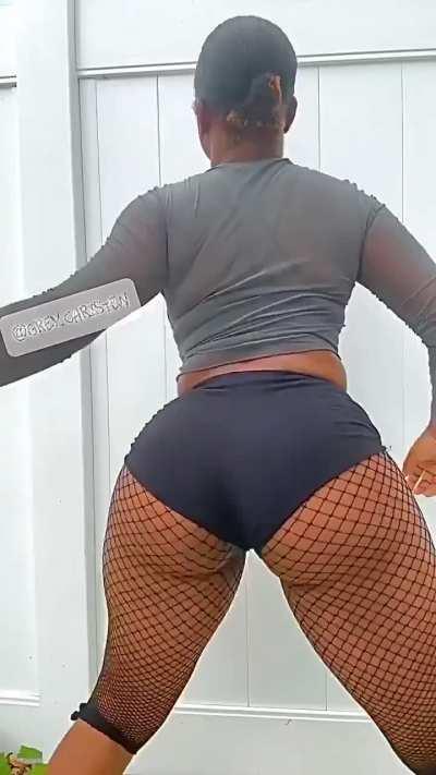 Ride & Pedal (@grey.christen)