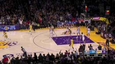 [Highlight] LeBron with point 32 - 4 away from breaking the record