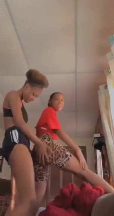 Dm me to trade or buy her folder 😍🐐