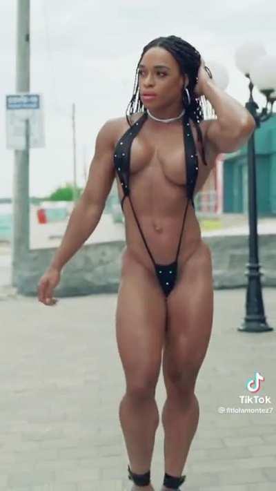 Lola Montez (5’4) Getting a look like that. Sexy woman.