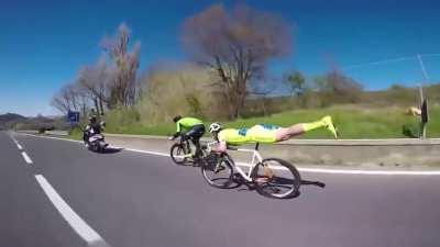 Michael Guerra adopts a “plank” position and overtake his competitors.