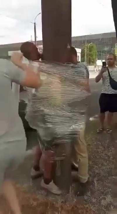 In Dnipro, marauders broke into the car of a settler from Izyum. They were detained and traditionally strapped to a pole