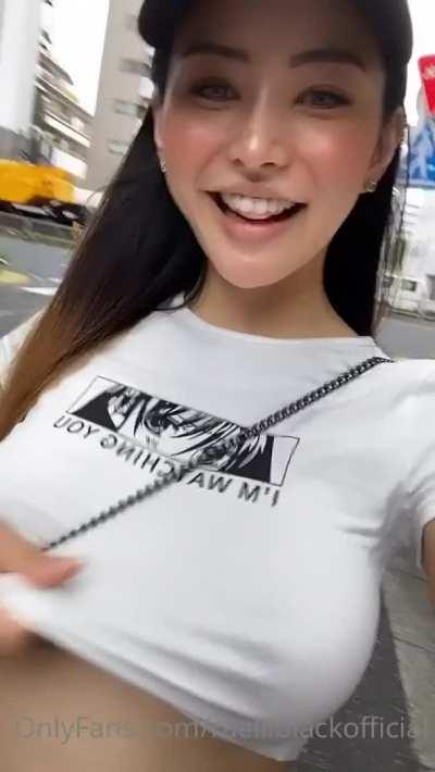 Public flashing 😍😍 her links in comments 👇🏻