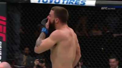 Mike Perry knocks out Jake Ellenberger with an elbow