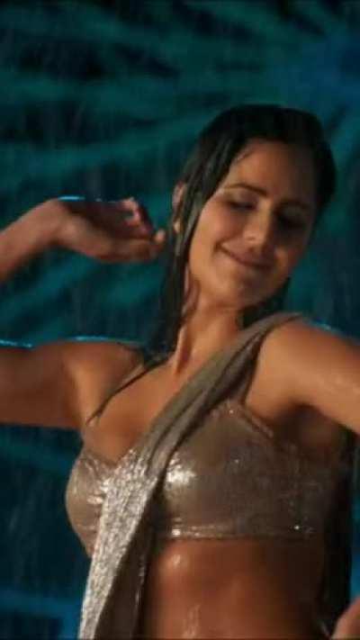 Been jerking off on this og raand Katrina Kaif for the last 12 years regularly. Enjoy this hq edit of this old hag bitch dancing on tip tip and I cut off that chodu boner killer akshay as much as possible. Enjoy guys.