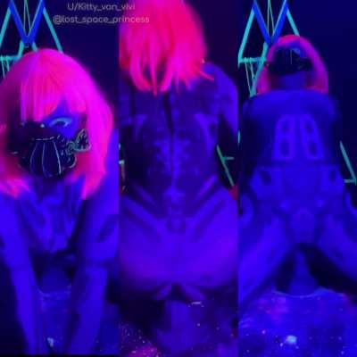 Space Babe fucks her Bad Dragon Dildo OC