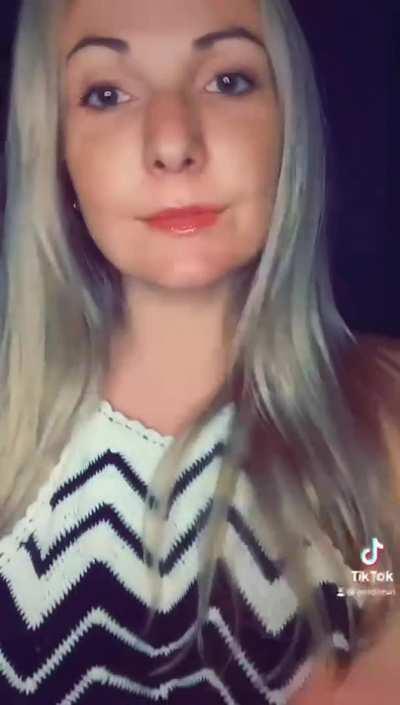 Everyone that upvotes gets 6 free nudes, my inbox is set to auto reply ( i always send )