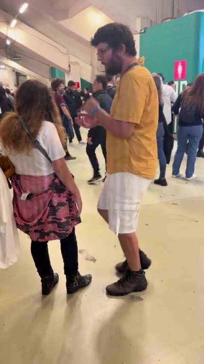 No aura - She is not entertained