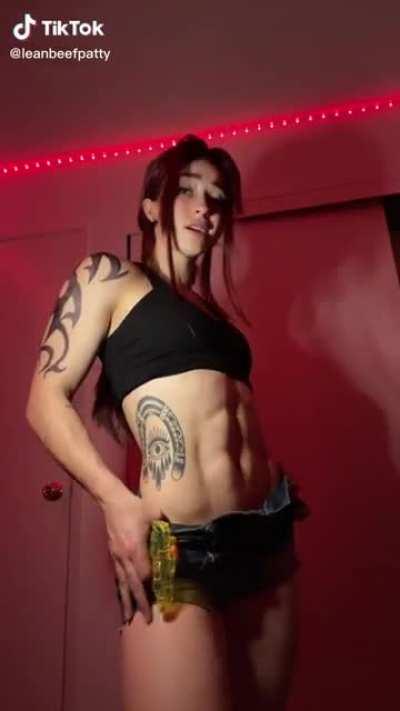 Leanbeefpatty cosplying Revy from Black Lagoon