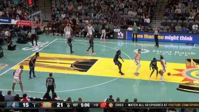 [Highlight] Devin Vassell creates space with the stepback middy off a Zach Collins screen