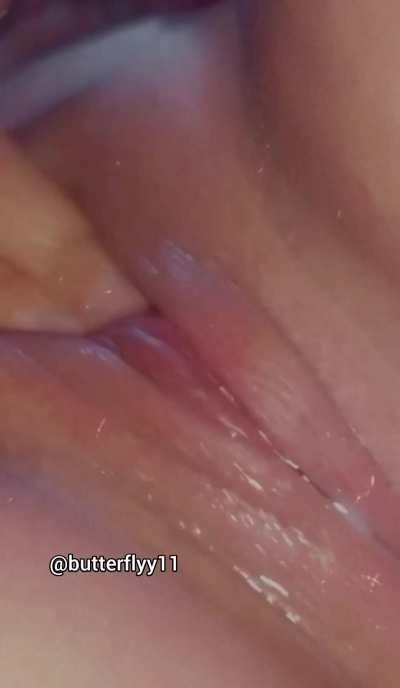 Omg rubbing my clit I can get so wet