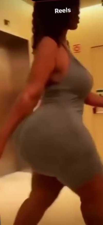 Sticks out so far behind 😳