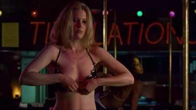 Gillian Jacobs Wants To Show Off