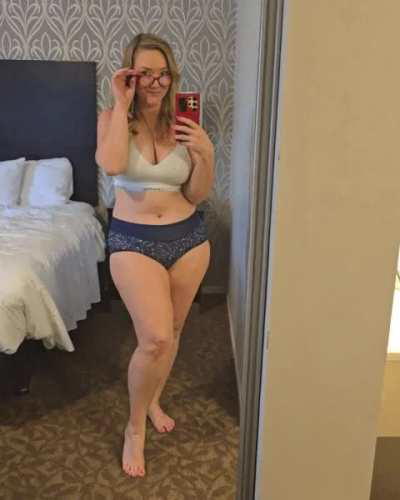 Say hi if you're going to wank it to me today [F50]