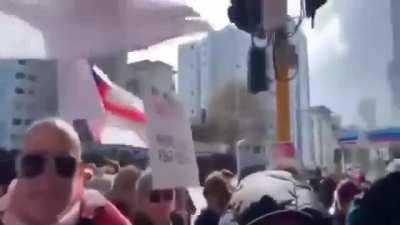 Check out this neckbeard main character from the anti lockdown protest in Australia