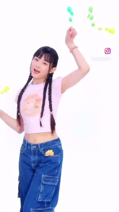 Hanni and her braids