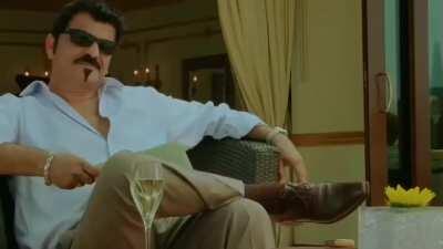 Deepika Padukone flaunts her hot body in green bikini wear