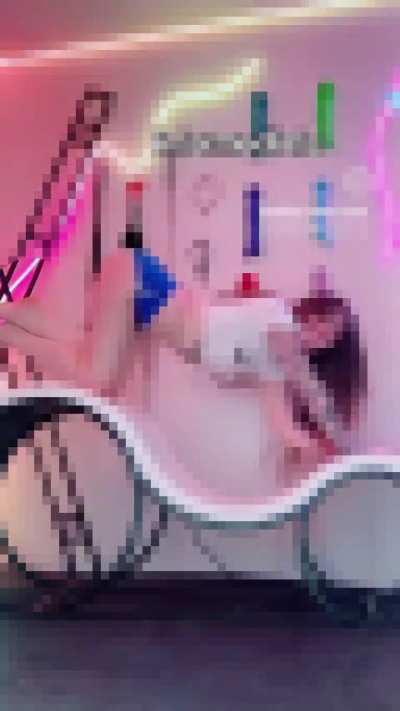 beat those balls for her feet unless you're an alpha and want to try me :3