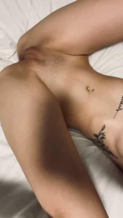 I like to spread my legs for you daddy😜