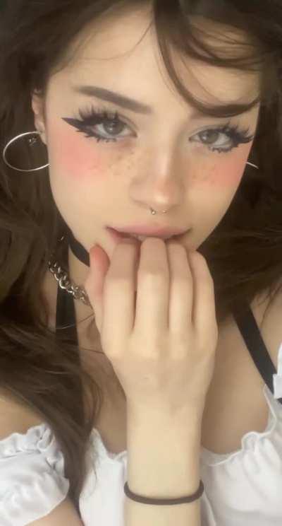 Hannahuwu new content - F0lder B3l0w