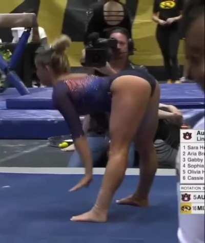 Sara Hubbard should do floor more often