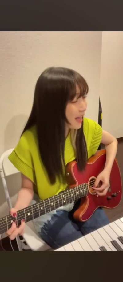 How can she sound better live than recorded version? I'm turning into a simp.