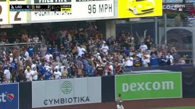 [Highlight] [Highlight] Mookie Betts hits his 30th home run of the season to make it 7-2 in the eighth inning.