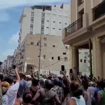 Cubans out in Habana