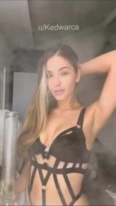 Don’t you want to hang out and 💨 with me? 🥺