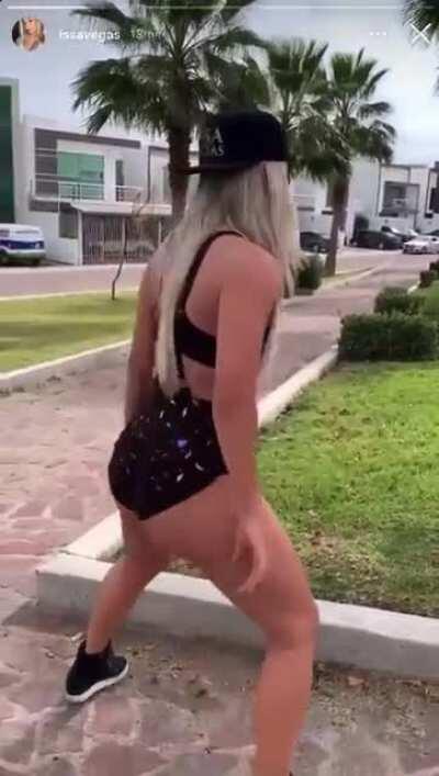 Mientras yo tenga cara ella tendrá siempre donde sentarse. 🤤