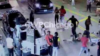 Two men are robbed and beaten in Chicago for 4 minutes while onlookers twerk over them and film 😲😲