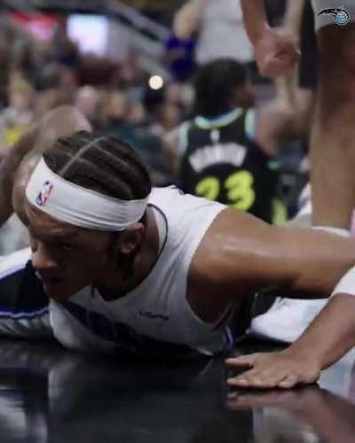 [Highlight] Paolo Banchero makes the layin through contact and pulls out the 'Surfing' celebration.