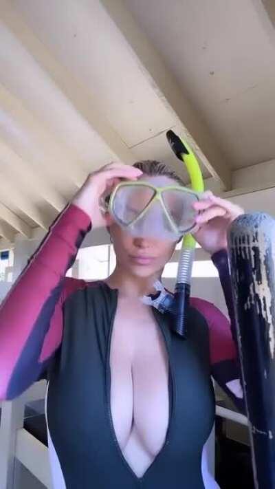 Lindsey Pelas huge boobs