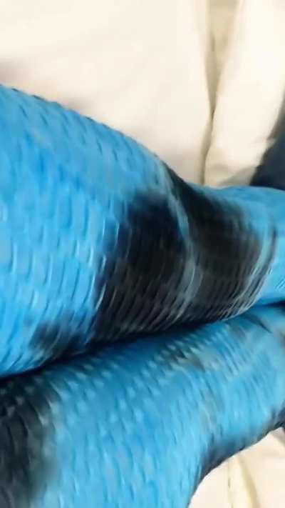 Scrunch leggings video