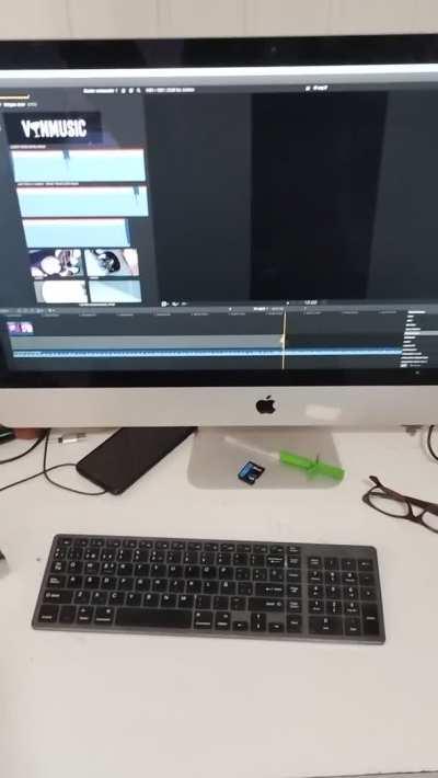 always wanted to suck a cock under the desk so i sucked my boss and my boss was recording it to send to my cuck so masturbate with it! i love to suck cocks until they explode deep in my throat
