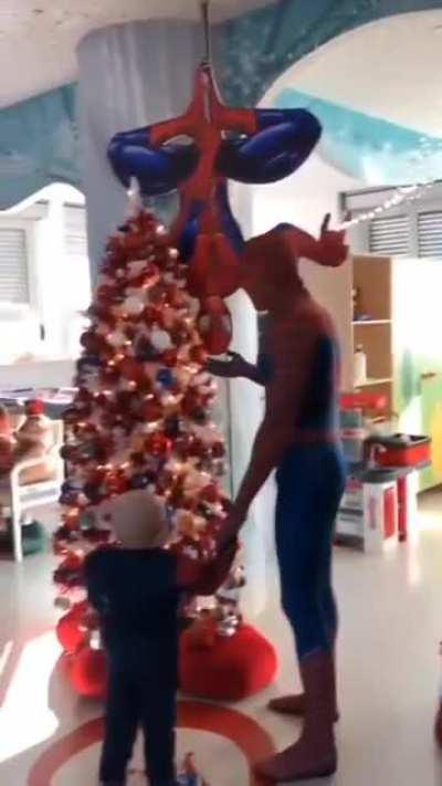 Spider-Man surprises his biggest fan Brayan in the hospital and spends the day with him. Spider-Man (Mattia Villardita) wrote: 