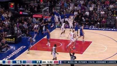 [Highlight] Kawhi drives and absolutely detonates it on Javale McGee!