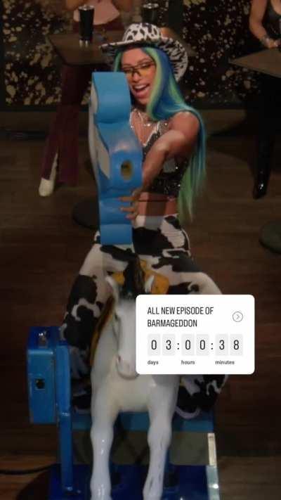 “Oh yes” 🔊 Sasha Banks enjoying a ride 👀 🤠