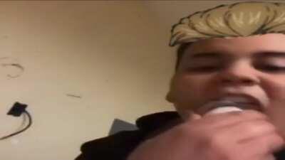 Porcoh eat tHe promised Neverland WHAAAT