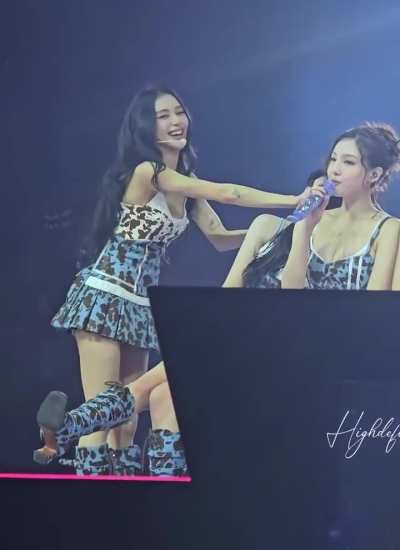 Cute Michaeng moment!