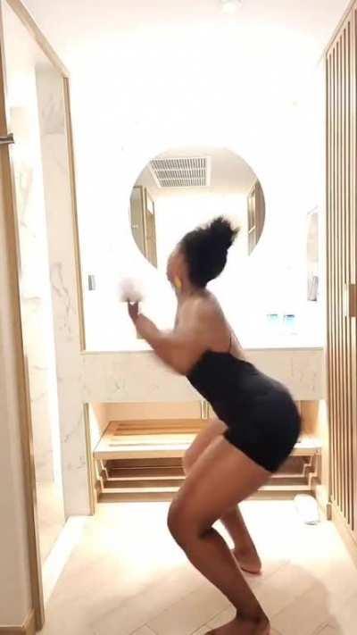 a few more weeks to get in shape @cherelle_socafit