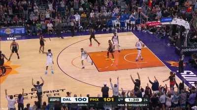 [Highlight] NBA Champion Damion Lee puts the Suns up by 4 late in the 4th quarter after being down 22